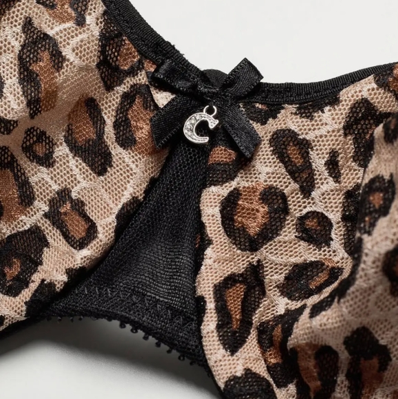 😍EUC Chantelle C Magnifique Seamless Unlined Minimizer Underwire Bra, 34DDD - Picture 4 of 16